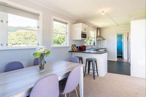 Photo of property in 104 Tilley Road, Paekakariki, 5034