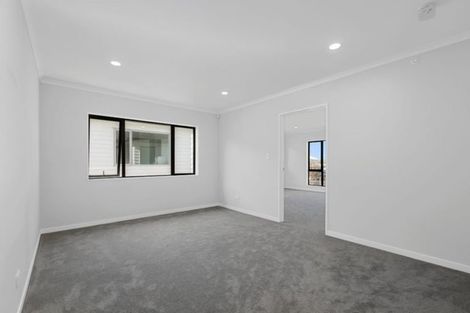 Photo of property in 104 Godfrey Drive, Orewa, 0931