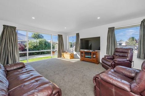 Photo of property in 15 Frensham Crescent, Woolston, Christchurch, 8062