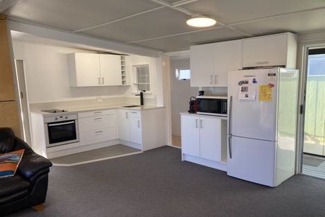 Photo of property in 91 Seventh Avenue, Urenui, 4377