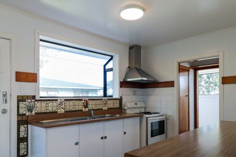 Photo of property in 60 Stewart Drive, Newlands, Wellington, 6037