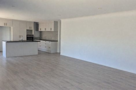 Photo of property in 28a San Priamo Place, Paraparaumu Beach, Paraparaumu, 5032