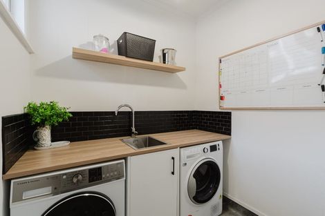 Photo of property in 16 Kensington Place, Fairfield, Hamilton, 3214