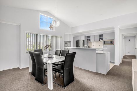 Photo of property in 92 Riverton Drive, Randwick Park, Auckland, 2105