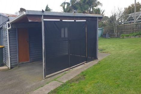 Photo of property in 33 Strid Road, Te Atatu South, Auckland, 0610