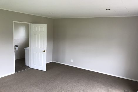 Photo of property in 7 Lyndhurst Road, Te Atatu South, Auckland, 0610