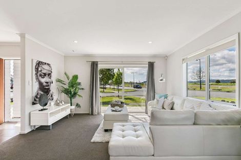 Photo of property in 2 Poaka Avenue, Takanini, 2112