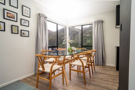 Photo of property in 9 Kapil Grove, Khandallah, Wellington, 6035