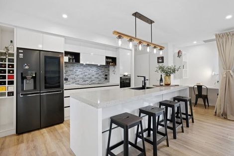 Photo of property in 24 Irvines Track, Halswell, Christchurch, 8025