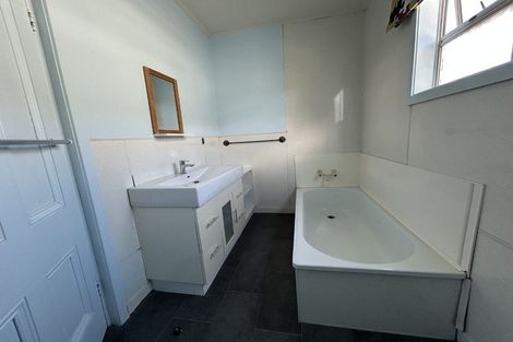 Photo of property in 30 Derby Street, Westport, 7825