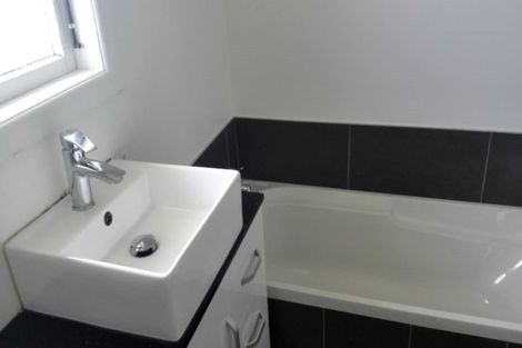 Photo of property in 9 Kirrie Avenue, Te Atatu South, Auckland, 0610