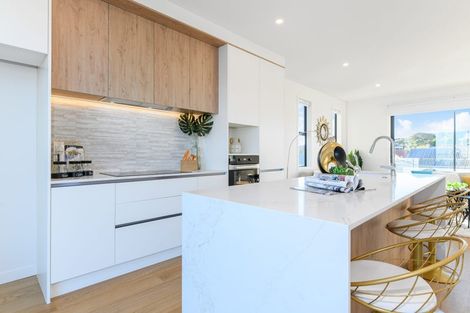 Photo of property in 952b East Coast Road, Northcross, Auckland, 0632