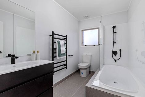Photo of property in 2/48 Noeleen Street, Glenfield, Auckland, 0629