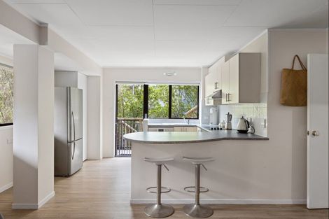 Photo of property in 33 Homewood Place, Chatswood, Auckland, 0626