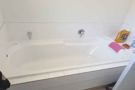 Photo of property in 28 Denver Avenue, Sunnyvale, Auckland, 0612