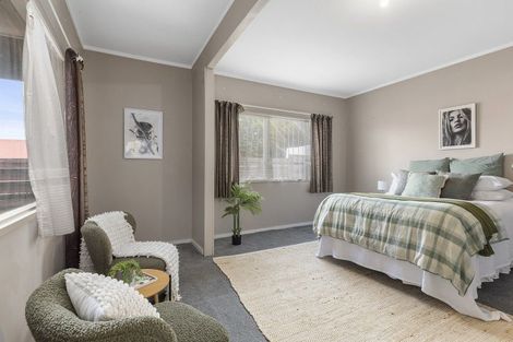 Photo of property in 21 Akaroa Drive, Maupuia, Wellington, 6022