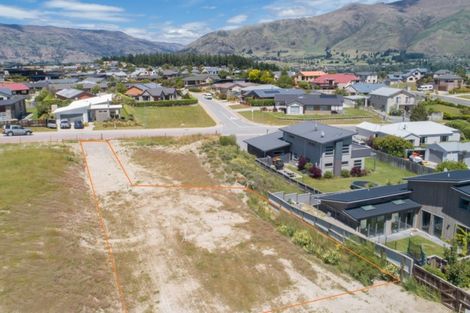Photo of property in 10 Mcleod Avenue, Wanaka, 9305