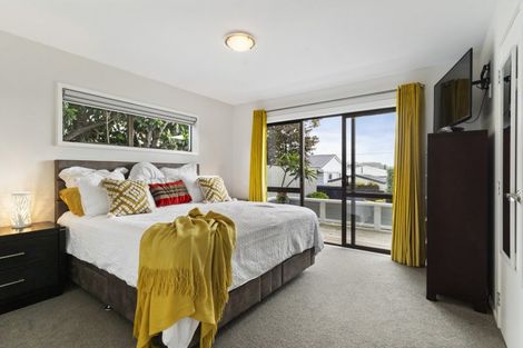 Photo of property in 2/9 Lancaster Road, Beach Haven, Auckland, 0626