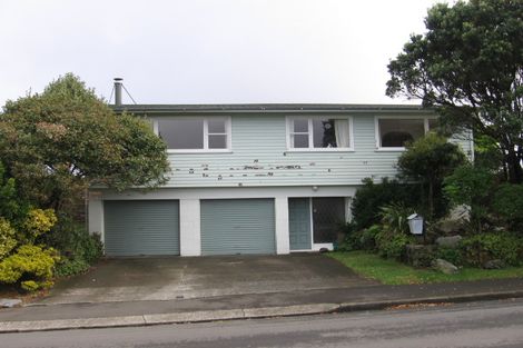 Photo of property in 12 Quigley Street, Newlands, Wellington, 6037