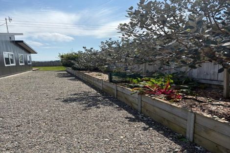 Photo of property in 18 Monaco Grove, Fitzherbert, Palmerston North, 4410