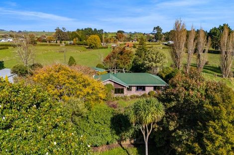 Photo of property in 44 Rawhitiroa Road, Eltham, 4322