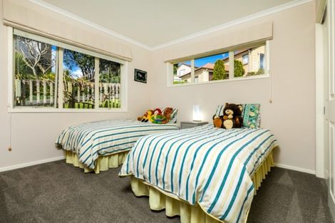 Photo of property in 2 Kittiwake Drive, Schnapper Rock, Auckland, 0632