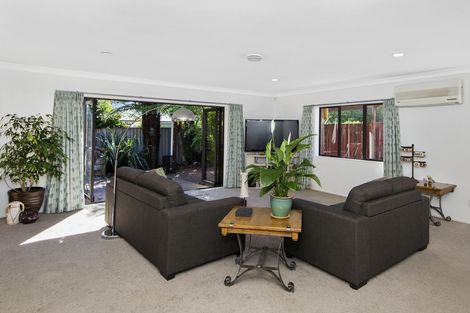 Photo of property in 2/27 Queen Street, Papakura, 2110