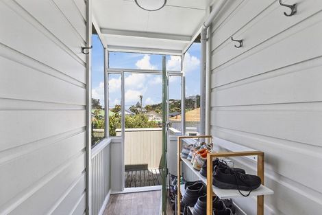 Photo of property in 139u1 Queens Drive, Lyall Bay, Wellington, 6022