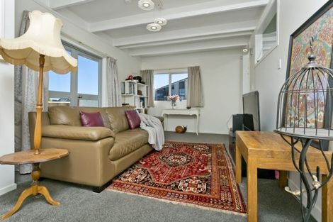 Photo of property in 8 Longwood Place, Forrest Hill, Auckland, 0620