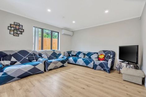 Photo of property in 9d Kingdale Road, Henderson, Auckland, 0610