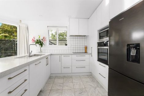 Photo of property in 34 Aikmans Road, Merivale, Christchurch, 8014