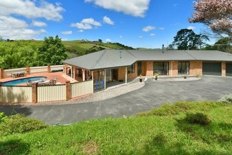 Photo of property in 744 Peak Road, Helensville, 0875