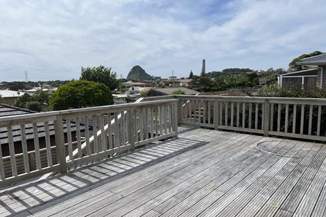 Photo of property in 3 Mount View Place, Spotswood, New Plymouth, 4310