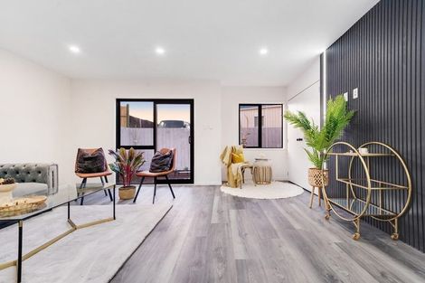 Photo of property in 2/7 Gambare Place, Wattle Downs, Auckland, 2103