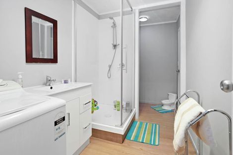 Photo of property in 121 Ennis Avenue, Pakuranga Heights, Auckland, 2010