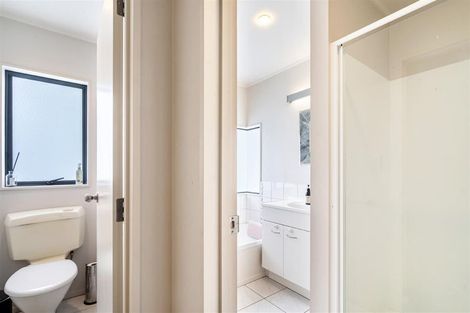 Photo of property in 51 Queen Mary Avenue, New Lynn, Auckland, 0600