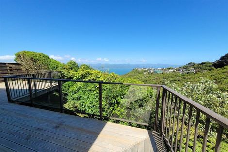 Photo of property in 10 Bayswater Place, Newlands, Wellington, 6037