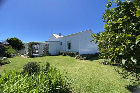 Photo of property in 32 Belt Road, Moturoa, New Plymouth, 4310