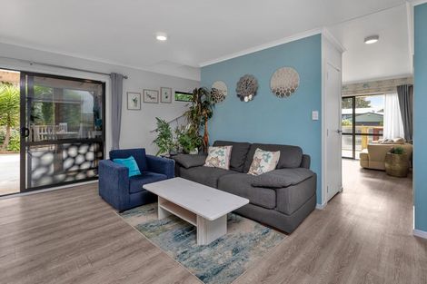 Photo of property in 1 Ishtar Place, One Tree Point, 0118