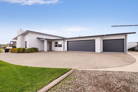 Photo of property in 20 Rosalie Terrace, Kelvin Grove, Palmerston North, 4414