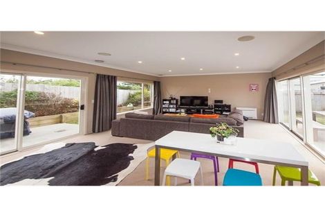 Photo of property in 40c Ruskin Road, Newlands, Wellington, 6037