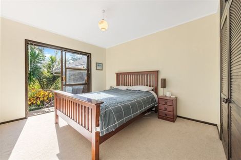 Photo of property in 2 Kaurimu Rise, Titirangi, Auckland, 0604