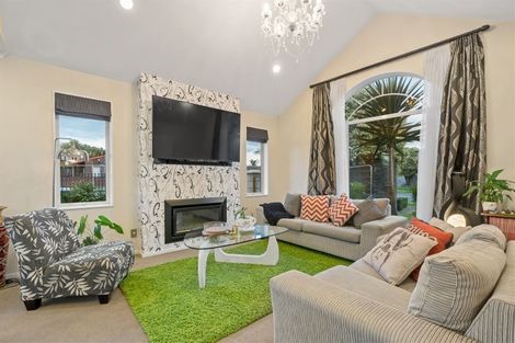 Photo of property in 28 Erceg Way, Rosehill, Papakura, 2113