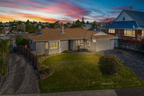 Photo of property in 15 Tatyana Place, Massey, Auckland, 0614