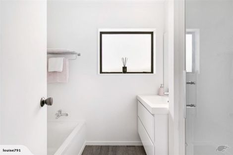 Photo of property in 2/8 Lingfield Street, Glenfield, Auckland, 0629