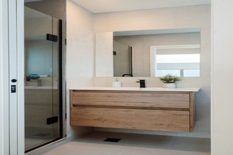 Photo of property in 15b Speedy Crescent, Hillcrest, Auckland, 0627