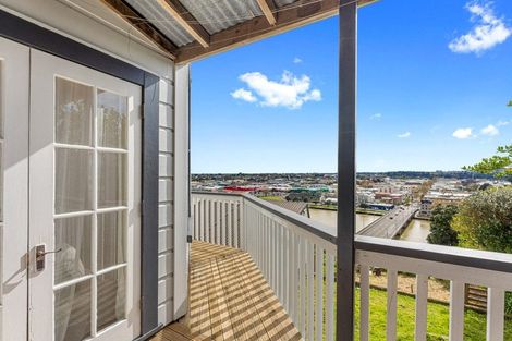 Photo of property in 32 Hipango Terrace, Durie Hill, Whanganui, 4500