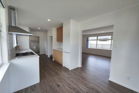 Photo of property in 11 Coletta Lane, Te Atatu South, Auckland, 0610