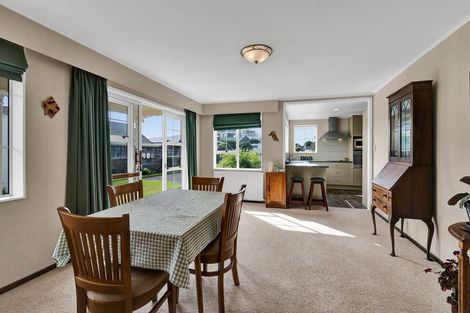 Photo of property in 13 Quin Crescent, Hawera, 4610