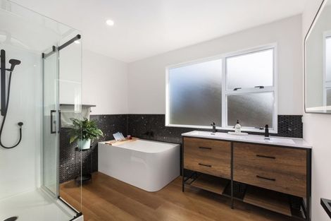 Photo of property in 20 Sailmaker Close, Whitby, Porirua, 5024